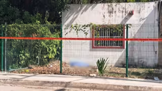 Hallan el cuerpo sin vida de un hombre en un predio de Tulum
