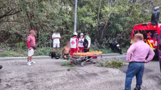 Tragedia en carretera Punta Sam: Autobús arrolla presuntamente a una pareja; mujer pierde la vida