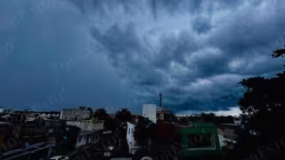 ¡Prepárate! Onda tropical traerá lluvias y actividad eléctrica a Playa del Carmen