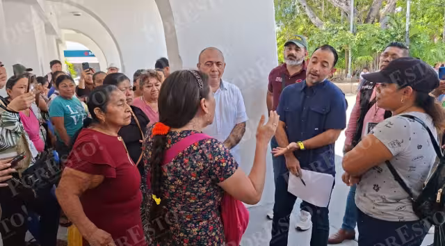 Autoridades municipales dialogaron con los manifestantes y ofrecieron instalar mesas de trabajo para buscar una solución