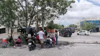 “No podemos ni bañarnos”: Vecinos de Arcos Paraíso bloquean avenida por falta de agua en Cancún
