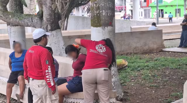 La joven presentó dolor en la espalda y quedó aturdida por algunos momentos tras el impacto