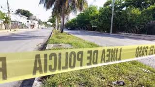 Macabro hallazgo en Cancún: Encuentran un cuerpo envuelto en una sábana en la SM 74