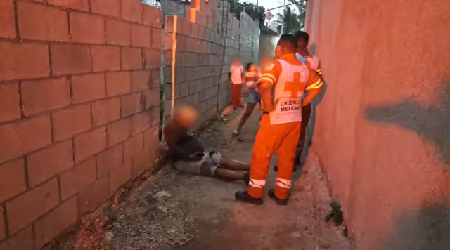 Agentes encontraron a un hombre con golpes visibles en la cabeza y con manchas de sangre en el rostro