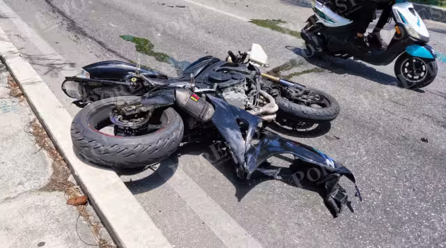 La motocicleta salió proyectada contra un taxi del sindicato Andrés Quintana Roo