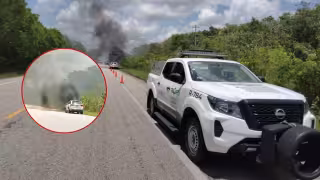 Corto circuito provoca incendio de un vehículo en la carretera federal 307