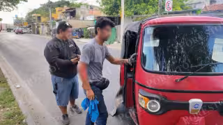 Mototaxista resulta lesionado tras presunto choque con una van en la SM 247 de Cancún