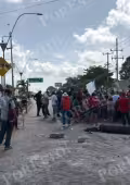 Vecinos de Santa Cecilia bloquean la avenida López Portillo de Cancún;  exigen pavimentación, seguridad y regularización