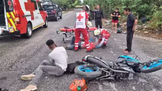 Choque entre camioneta y moto deja dos lesionados en la avenida Andrés Quintana Roo de Cancún