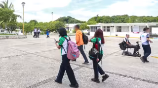 Desde Chetumal, SEP anuncia restricciones al uso de celulares en primarias y secundarias