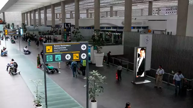 La SCT recomendó contactar a la aerolínea correspondiente para mayor información sobre los vuelos programados entre la Ciudad de México y Cancún
