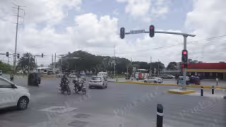 Reportan semáforos inservibles desde hace una semana en la avenida Lak'in de Cancún