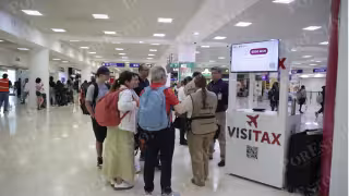 “Todo lo hacen muy caro”: Pasajeros denuncian tarifas excesivas y fallas en servicios del Aeropuerto de Cancún
