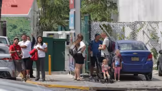 Cancunenses dan cálida bienvenida a la presidenta Sheinbaum durante su visita