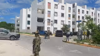 Realizan un cateo en un departamento del fraccionamiento Kusamil de Cancún