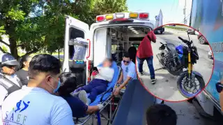 Ciclista, “biker" y chofer de combi protagonizan accidente en la avenida Andrés Quintana Roo de Cancún