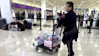 “No sabemos qué pasa después”: Trabajadores del aeropuerto de Cancún cuestionan destino de objetos perdidos