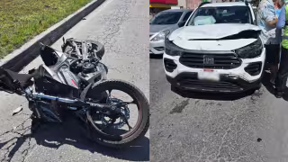 Accidente en la avenida Bonampak de Cancún deja un motociclista gravemente lesionado
