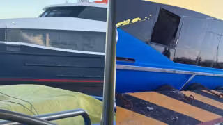 Ferry de Ultramar choca contra embarcación de Xcaret Xailing en muelle de Cancún: VIDEO