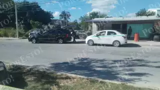 Fallece pasajero dentro de un taxi en avenida Costa Maya de Cancún