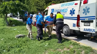 Bache deja a joven motociclista en un hospital de Playa del Carmen