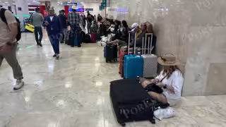 “No hay instalaciones cómodas”: Denuncian abandono y falta de asientos en la Terminal 2 del aeropuerto de Cancún