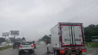 Lluvias provocan encharcamientos e inundaciones en avenidas de Cancún