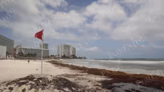 Protección Civil prohíbe nadar en siete playas de Cancún por fuertes vientos y corrientes de retorno
