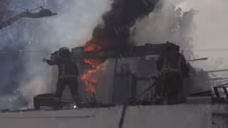 Terreno abandonado se incendia por cuarta vez en la SM 64 de Cancún