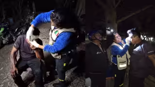 Derrape en la carretera de ribera del Río Hondo deja un motociclista lesionado