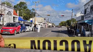 Ejecutan a balazos a un conductor en plena calle de la SM 94 de Cancún