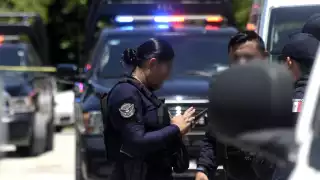 Sancionan a 23 policías de Cancún por manipular cámaras corporales