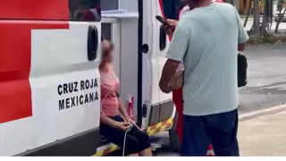 Choque entre combi y auto deja dos mujeres lesionadas en Villas del Sol, Playa del Carmen