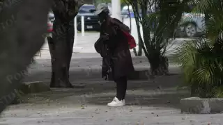 Cumple 11 meses en el aeropuerto de Cancún: Laure, turista estadounidense, refleja deterioro en su salud mental