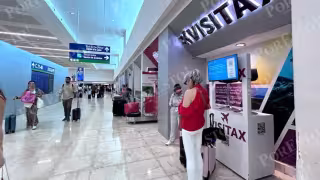 ¿550 o 285 pesos? Turistas denuncian cobro de casi el doble por Visitax en la Terminal 2 del Aeropuerto de Cancún
