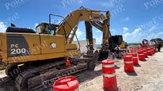 Mantenimiento de cable submarino en Playa Delfines genera inquietud por maquinaria pesada