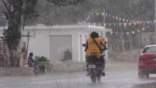 Lluvias esporádicas sorprenden a Cancún y generan encharcamientos