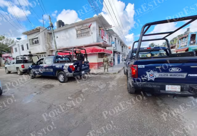 Tras la intervención de las autoridades se detuvo a tres hombres, de los que hasta el momento de manera oficial no se ha revelado sus datos generales