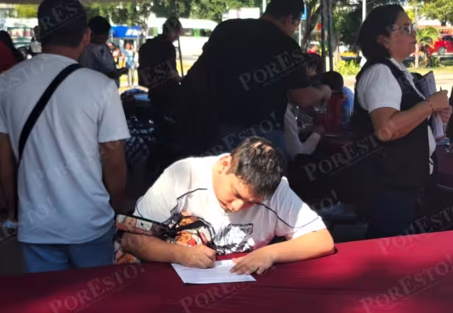 El 45 por ciento de los asistentes a la iniciativa de ayer fueron jóvenes, varios de ellos en busca de su primera oportunidad laboral