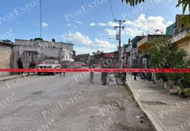 Paramédicos atendieron a Óscar “N”, quien presentaba una herida de proyectil en la parte posterior de la oreja derecha