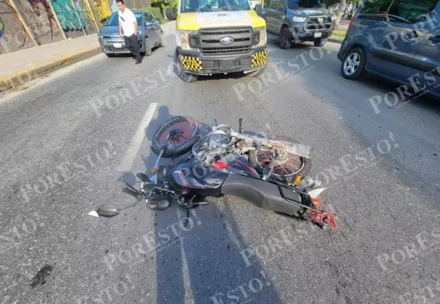 El motociclista cayó metros adelante sobre la cinta asfáltica con múltiples golpes en el cuerpo