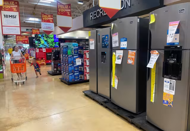 Largas filas en áreas de línea blanca confirman la preferencia por artículos de necesidad y reemplazo del hogar.