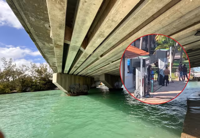 Lancheros se dirigieron para auxiliarla y sacarla del agua para después pedir ayuda a emergencias