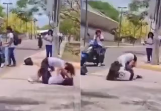 En las imágenes se observa a estudiantes rodeando y grabando la pelea