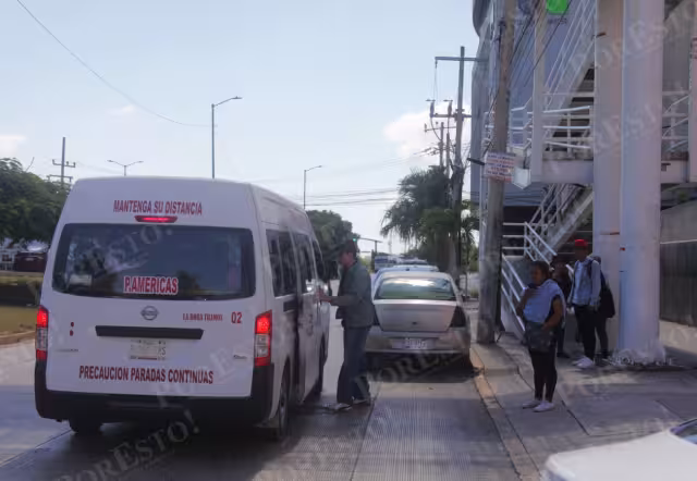 Choferes y pasajeros consideran necesario poner orden, pero advierten posibles afectaciones a la movilidad