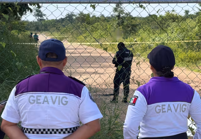 Personal del Geavig acudió al informarse que en el área verde del fraccionamiento estaba el cuerpo de una mujer