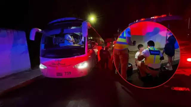 El hombre, desde el interior de la unidad, pidió auxilio a dos personas que pasaban por el lugar.