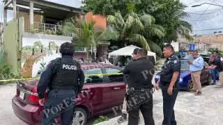 Presunto cuerpo encajuelado genera movilización de autoridades frente al colegio Boston de Cancún