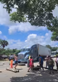 Pobladores de Mamantel bloquearon la carretera federal Escárcega Villahermosa.