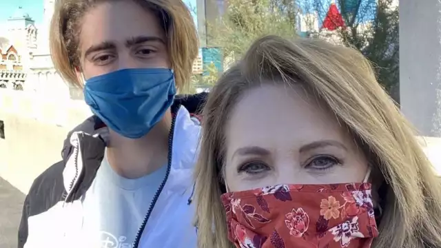 Erika Buenfil y su hijo Nicolás se mantendrán en reposo los próximas días. Foto: Instagram @erikabuenfil50